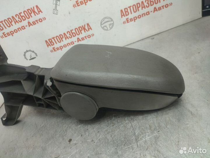 Подлокотник Ford Focus 1 седан 2002