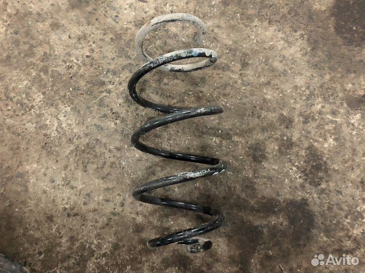 Volkswagen polo пружина передняя