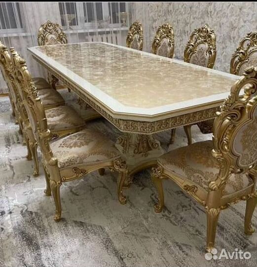 Столы и стулья красиво