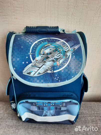 Школьный ранец для первоклассника