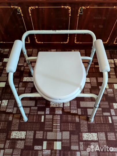 Новый стул-туалет для инвалидов FS813