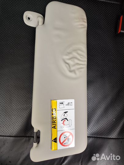 Солнцезащитный козырек правый на renault