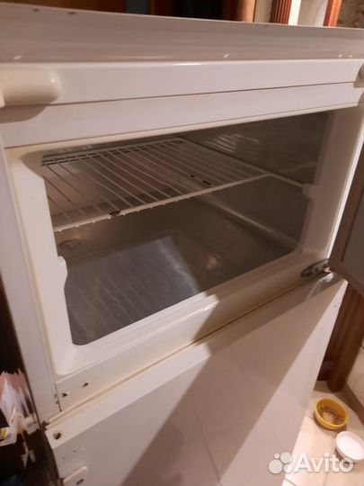 Холодильник неисправный Аристон