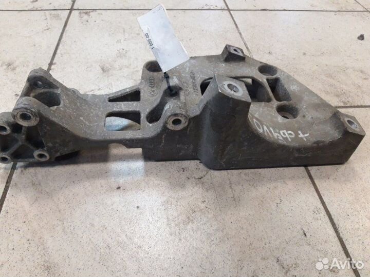 Кронштейн вспомогательных агрегатов Volkswagen