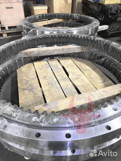 Опорно-поворотный круг Hyundai R290LC-7A