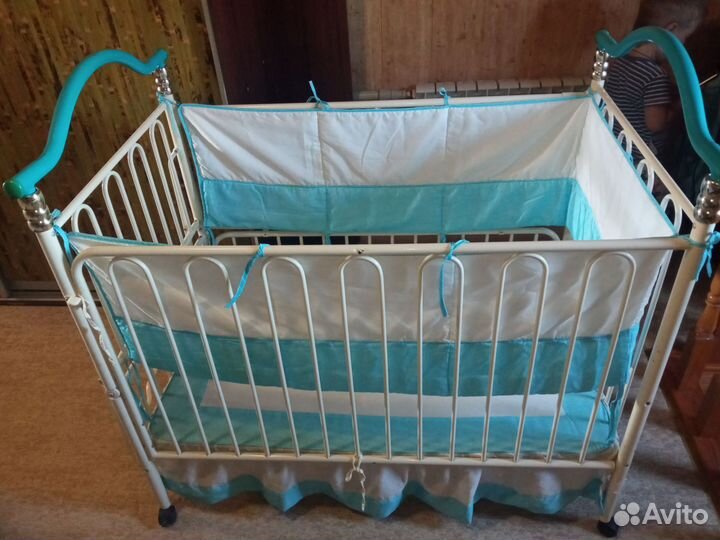 Детская кроватка, матрас, бортики, простынь