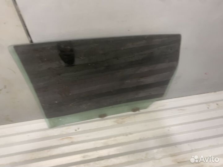 Стекло двери заднее правое note e11