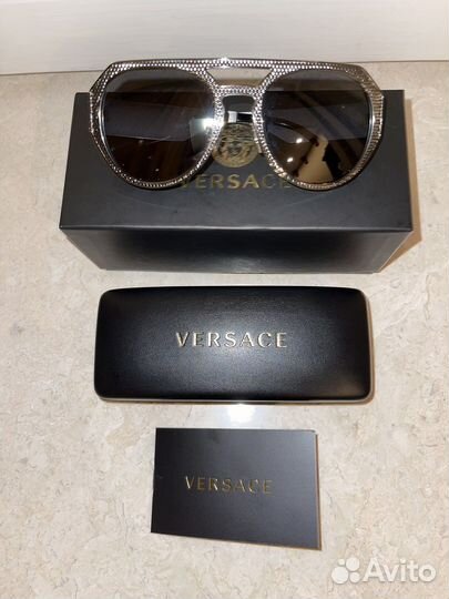 Солнцезащитные очки Versace, новые