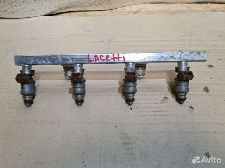 Топливная рампа с форсунками Chevrolet Lacetti