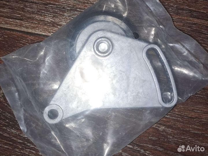 Ролик натяжной поликлинового ремня pt31059