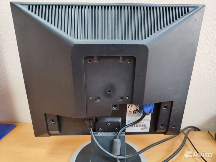 Монитор Samsung SyncMaster 740N