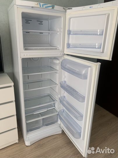 Холодильник indesit