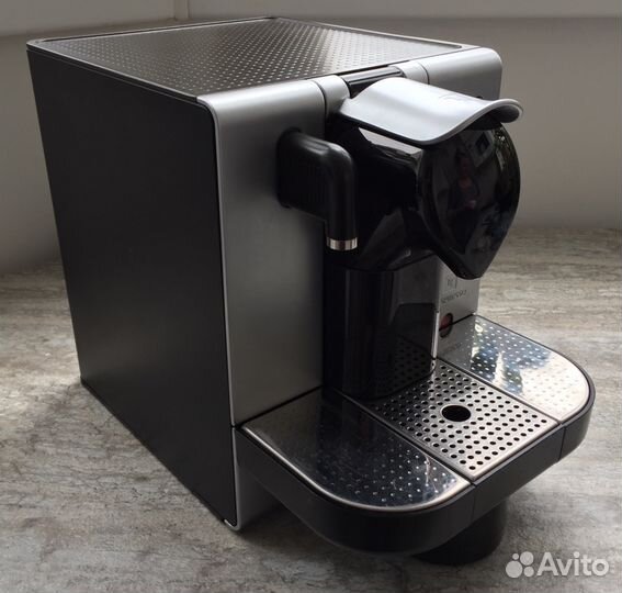 Кофемашина капсульная Delonghi EN680