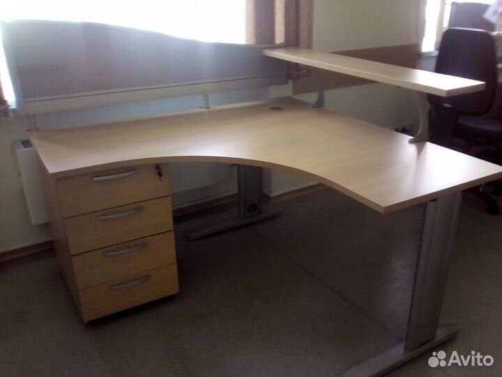 Компьютерный стол для дома и офиса