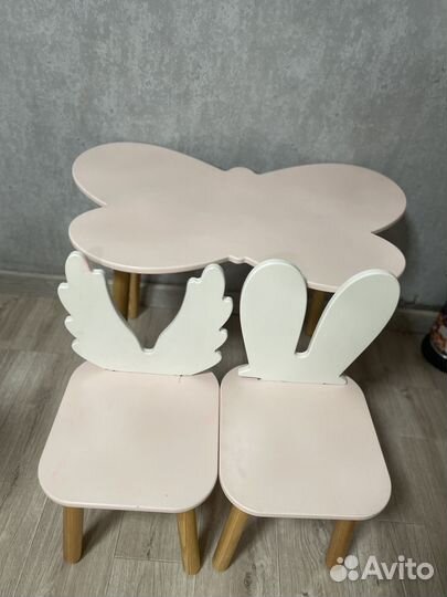 Детский стол и 2 стула