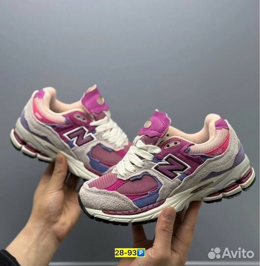 Кроссовки женские New Balance 2002r