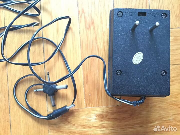 Универсальное зарядное устройство