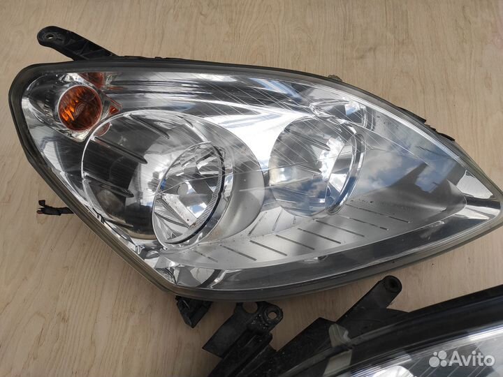 Фары передние Хром на Opel Zafira B