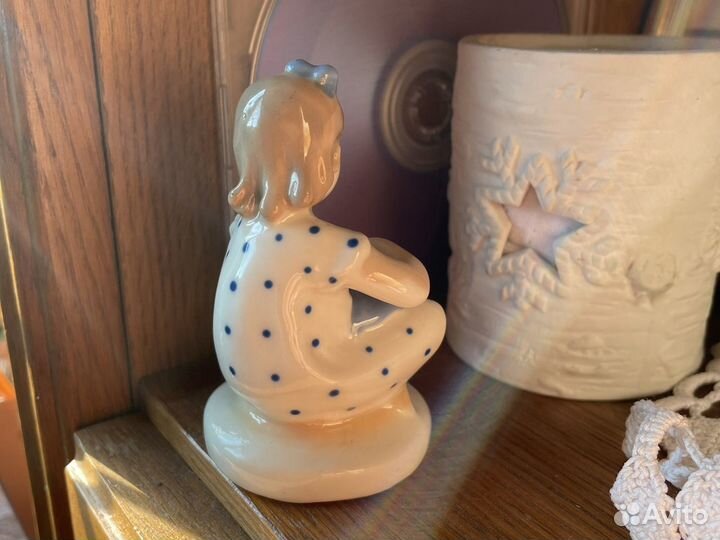 Статуэтка фарфор СССР.лфз.девочка с куклой
