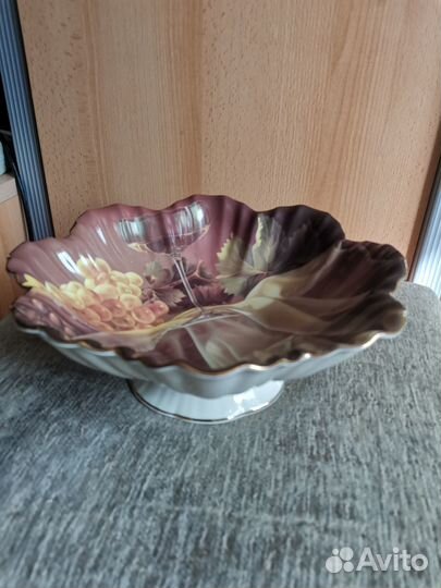 Ваза для фруктов на ножке