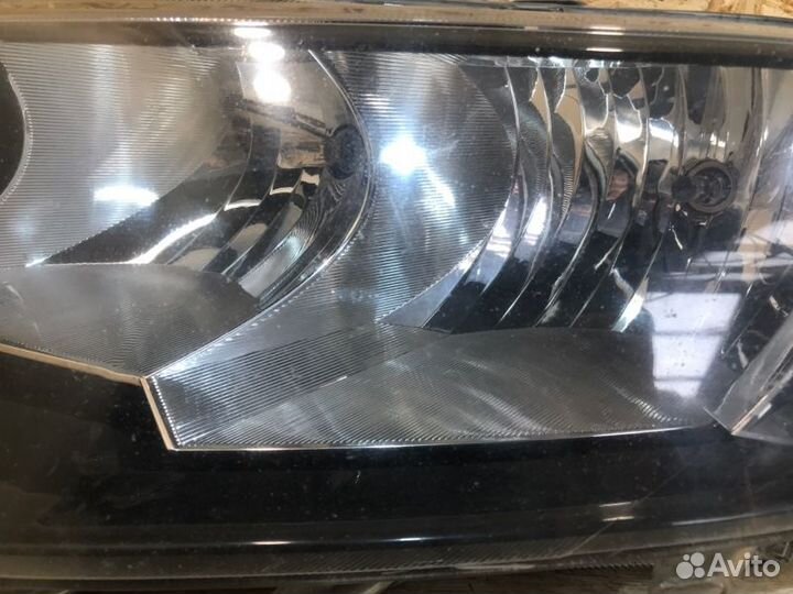 Фара передняя левая Skoda Octavia A7 liftback 1.4