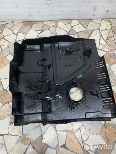 Декоративная крышка двигателя Audi A5 купе 1.8