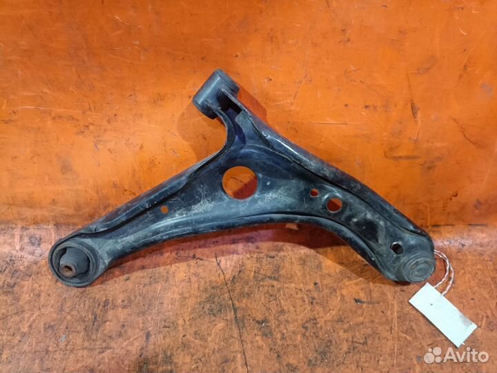 Рычаг Toyota Platz NCP16 (Переднее Левое)