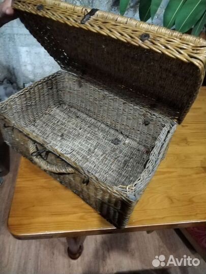 Чемодан старинный плетёный