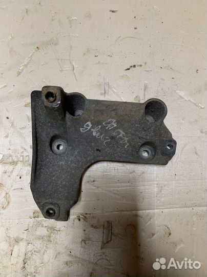 Кронштейн bmw e90