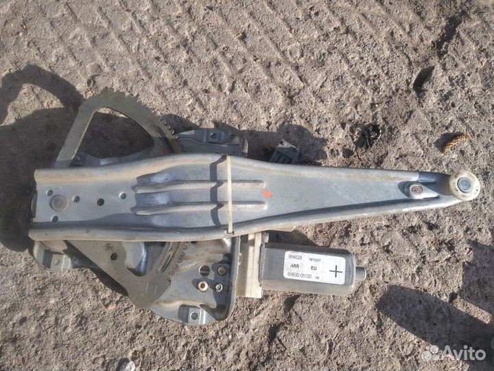 Стеклоподъёмники Тойота Авенсис 2007