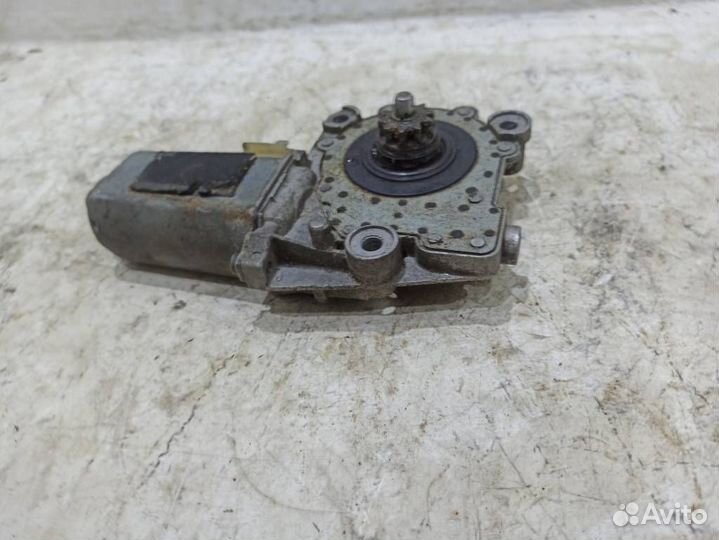 Моторчик переднего правого стеклоподъемника