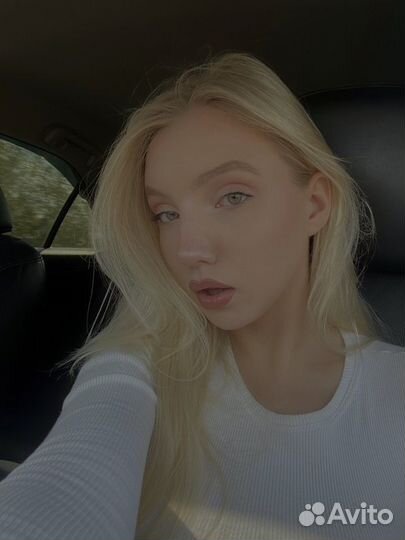 Хостес, администратор, официант