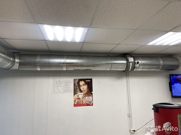 Столы общепит,вытяжка в сборе.освещение.плакаты