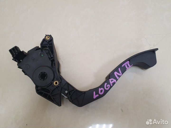 Педаль газа электронная Renault Logan L8 K7M812