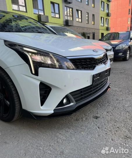 Сплиттер губа на бампер Kia