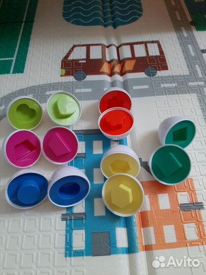 Развивающие игрушки(кубик-сортер,стучалка и др.)