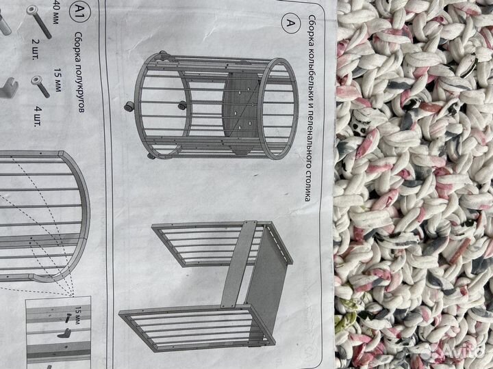 Детская кроватка с маятником