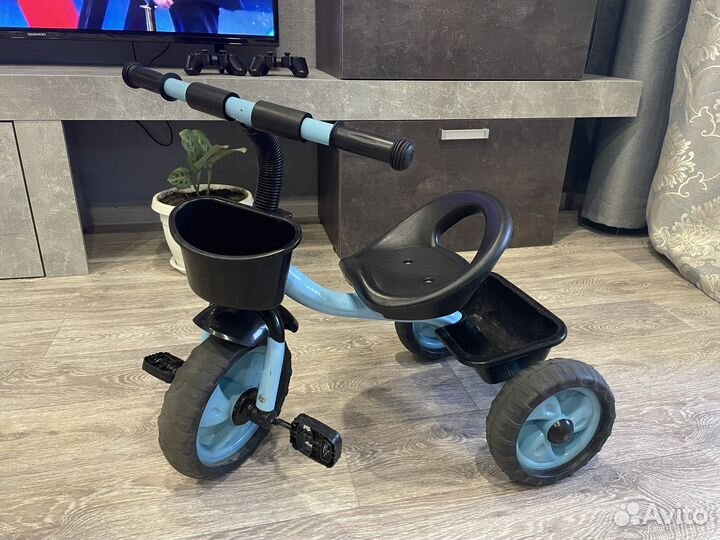 Трехколесный велосипед
