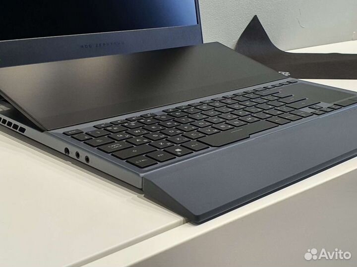 Asus rog zephyrus duo 15