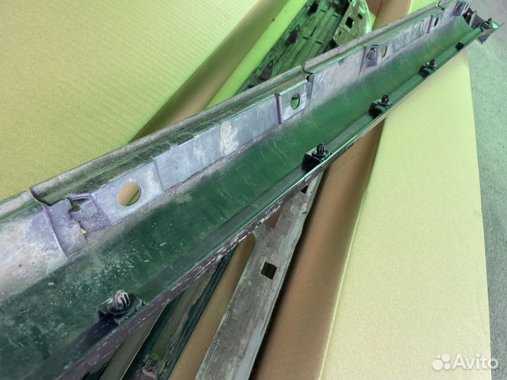 Накладка на подножку с номером 517716A160