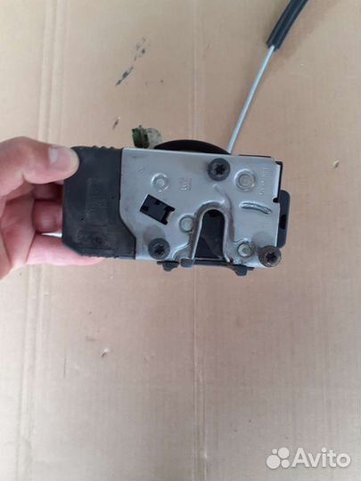 Замок двери передний правый Опель Мерива A