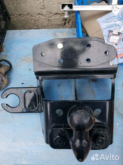 Фаркоп на хайлюкс