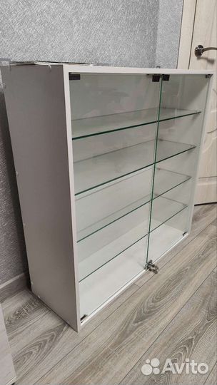 Витрина настенная