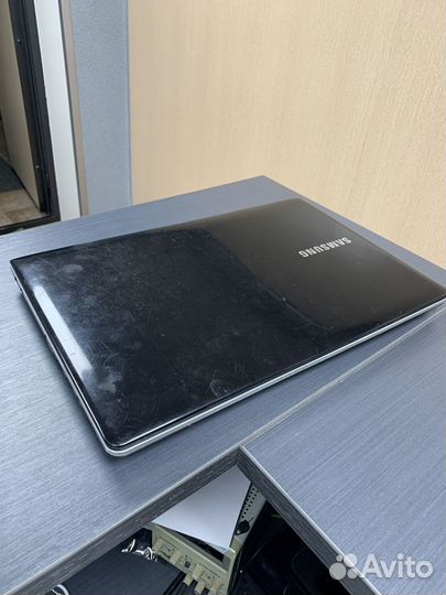 Ноутбук Samsung NP300E5V