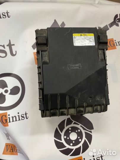 Коммутационный блок моторного отсека в сборе Vw