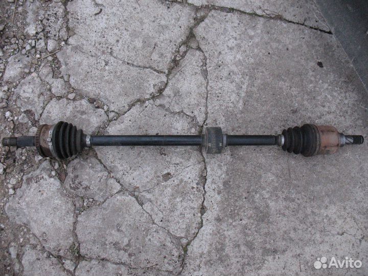 Полуось правая под АКПП Nissan Primera P12 1.8