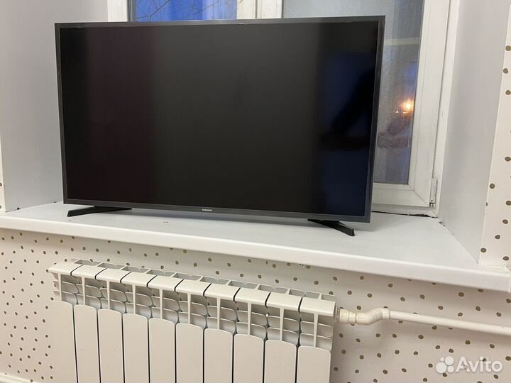 Телевизор LED Samsung UE43N5000 черный
