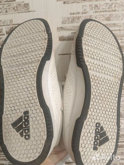 Кроссовки adidas