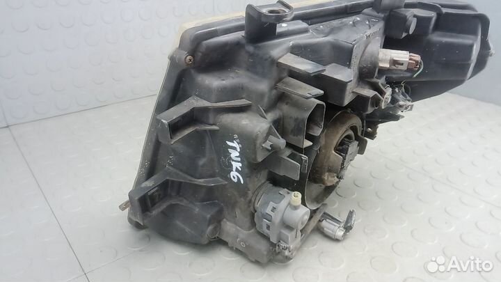 Фара Nissan Pathfinder (2004-2009)