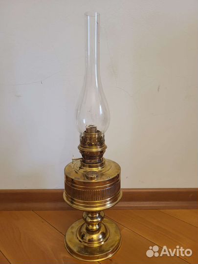 Старинная керосиновая лампа